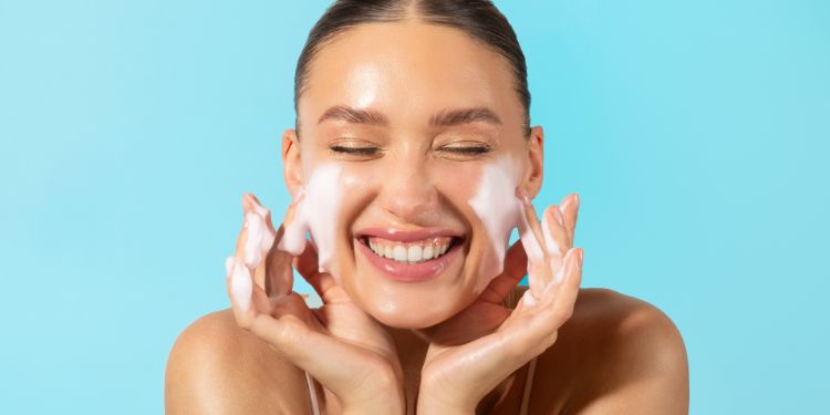 strategii de protectie pentru pielea sensibila la soare, pielea sensibila la soare, protectie pentru pielea sensibila la soare, piele rosie de la soare, ce inseamna piele sensibila la soare, cauze pielea sensibila la soare, cum protejam pielea sensibila la soare, 
