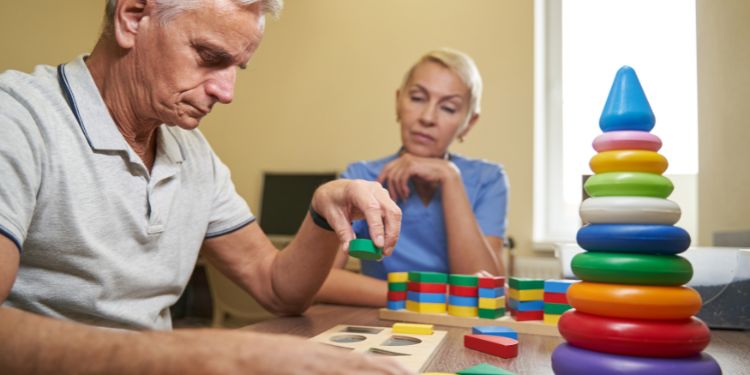 accident vascular cerebral, ghid practic pentru recuperarea post AVC, etape obiective si terapii utile, semnele instalarii unui AVC, recuperarea post AVC,