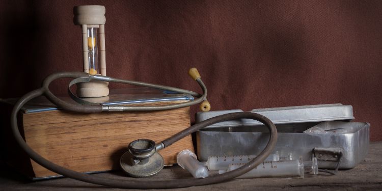 istoria stetoscopului, rolul stetoscopului in diagnostic si practica medicala, tipuri de stotoscop moderne si tehnologie digitala,