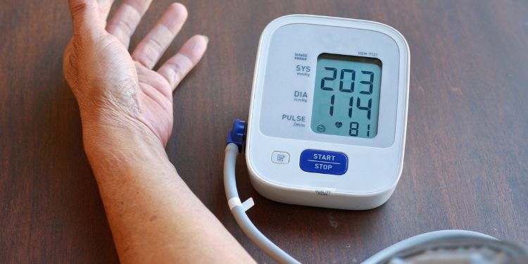 cum monitorizezi corect tensiunea arteriala acasa, greseli cand masurati tensiunea, cum sa alegeti tensiometrul, ce tensiometru sa alegi,