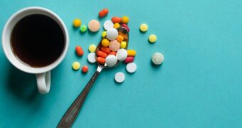 Tipuri de medicamente pe care să nu le combinaţi cu cafea