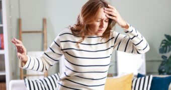 Vă confruntați cu amețeli? Analize necesare pentru un diagnostic precis