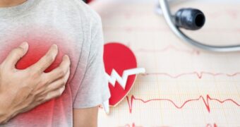 Infarct miocardic (atac de cord): ce este, cum apare, simptome asociate si tratament