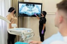(P) Ortodonția la adult este în creștere: de ce tot mai mulți pacienți aleg să corecteze alinierea dinților după 30 de ani